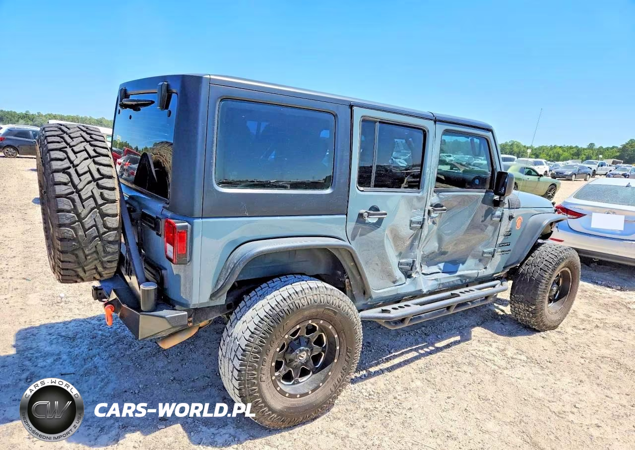 2015 Jeep Wrangler Unlimited Sport VIN:1C4BJWDGXFL597214 - 3