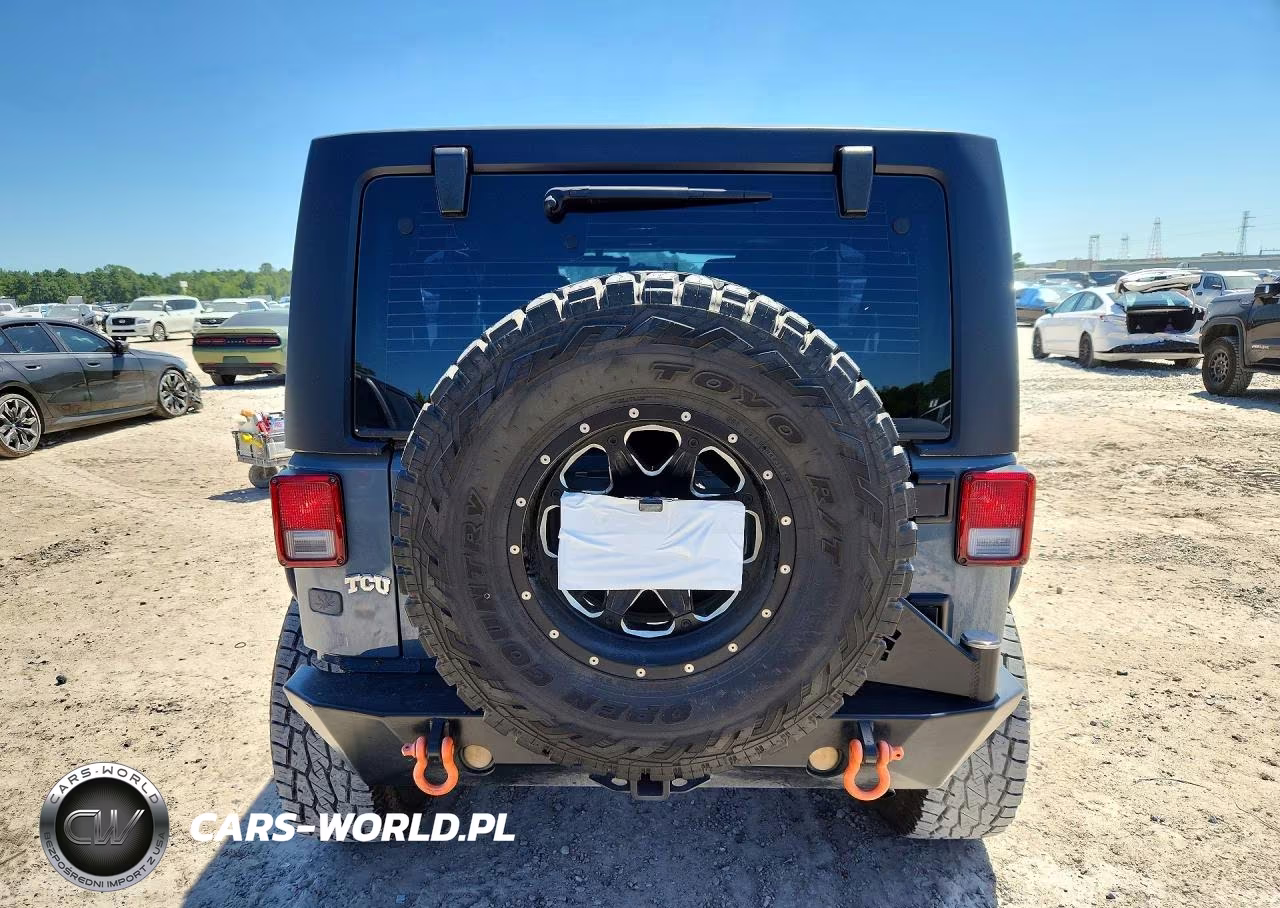 2015 Jeep Wrangler Unlimited Sport VIN:1C4BJWDGXFL597214 - 6