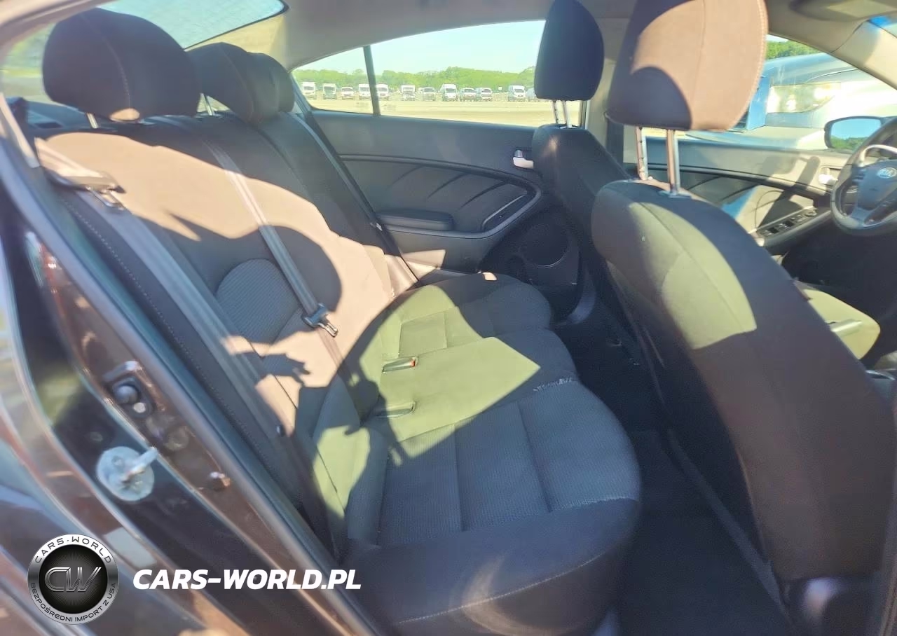 2018 Kia Forte Lx VIN:3KPFK4A73JE181126 - 10