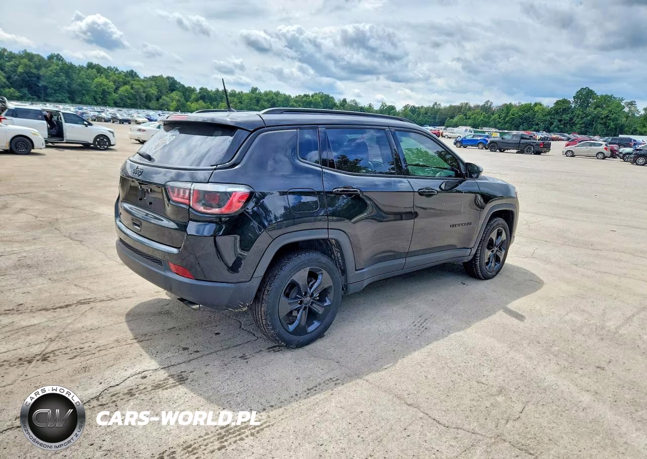 2018 Jeep Compass Latitude VIN:3C4NJDBB9JT304070 - 3