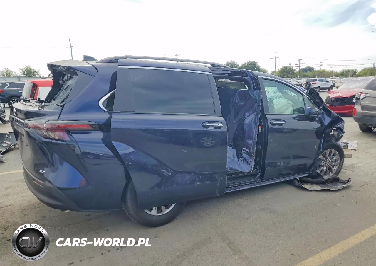 2026 Toyota Sienna Xle 8-Passenger VIN:5TDYRKEC5TS335974 - 3