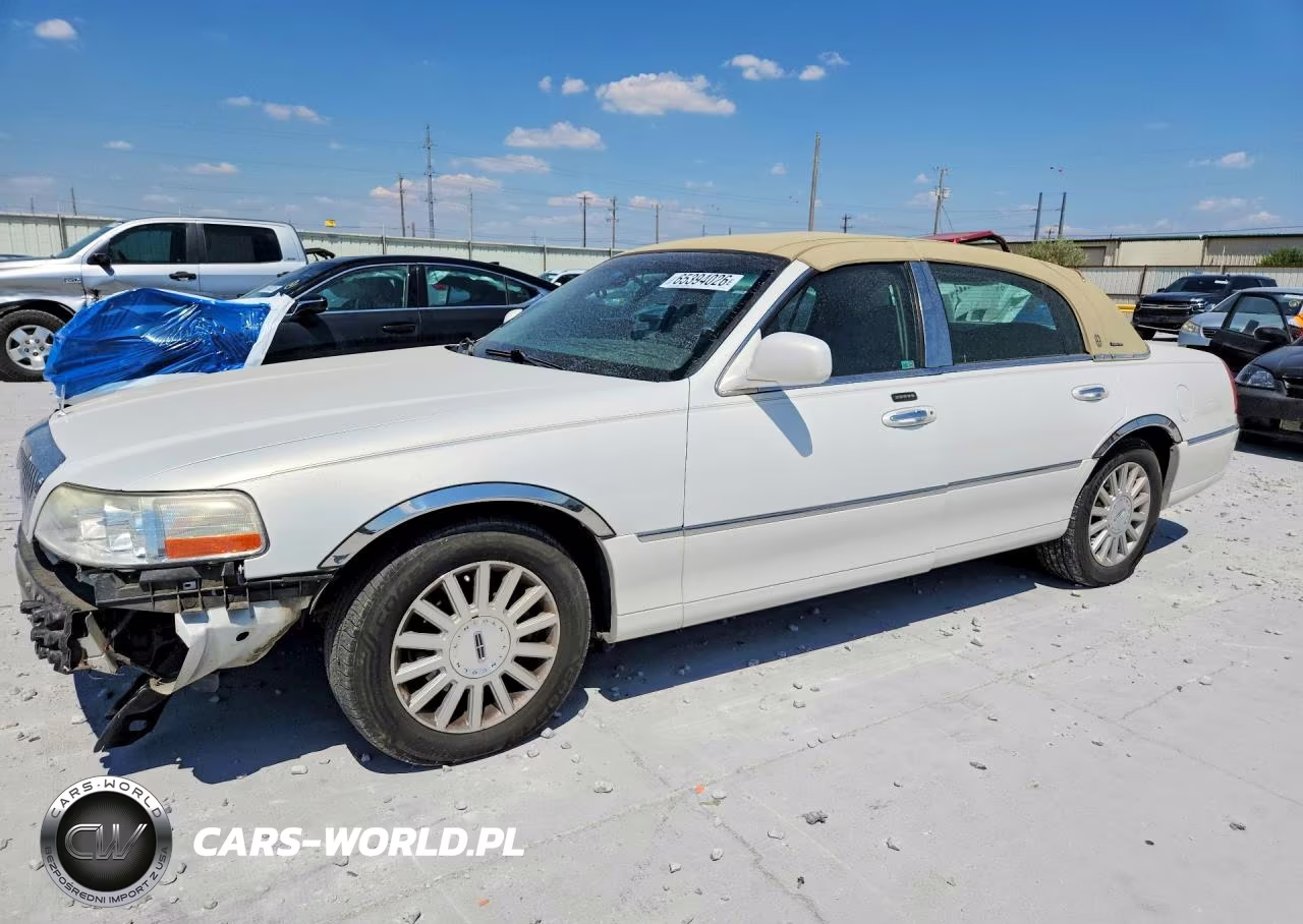 2003 Lincoln Town Car Signature VIN:1LNHM82W23Y641806 - 1