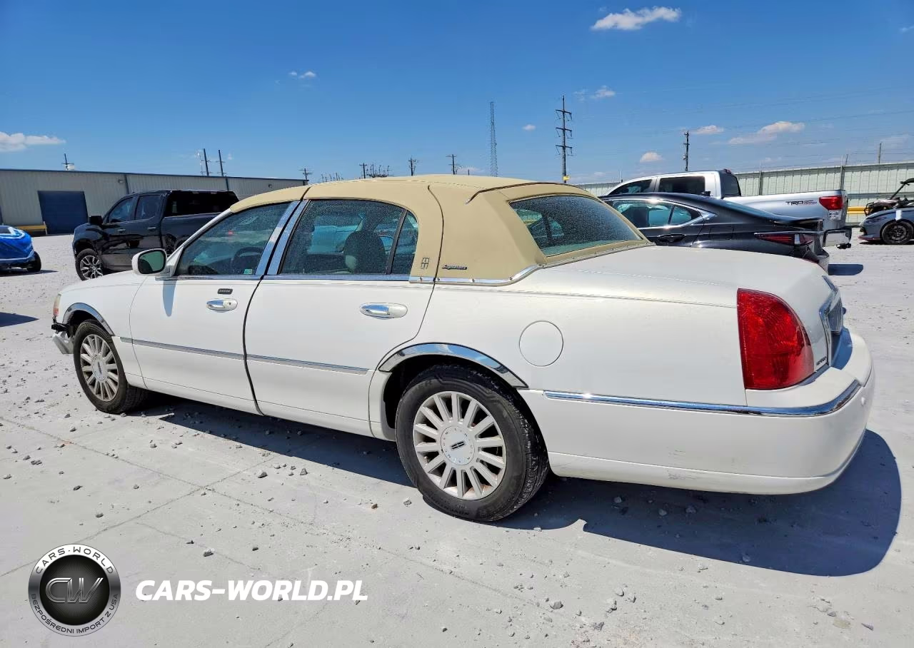 2003 Lincoln Town Car Signature VIN:1LNHM82W23Y641806 - 2