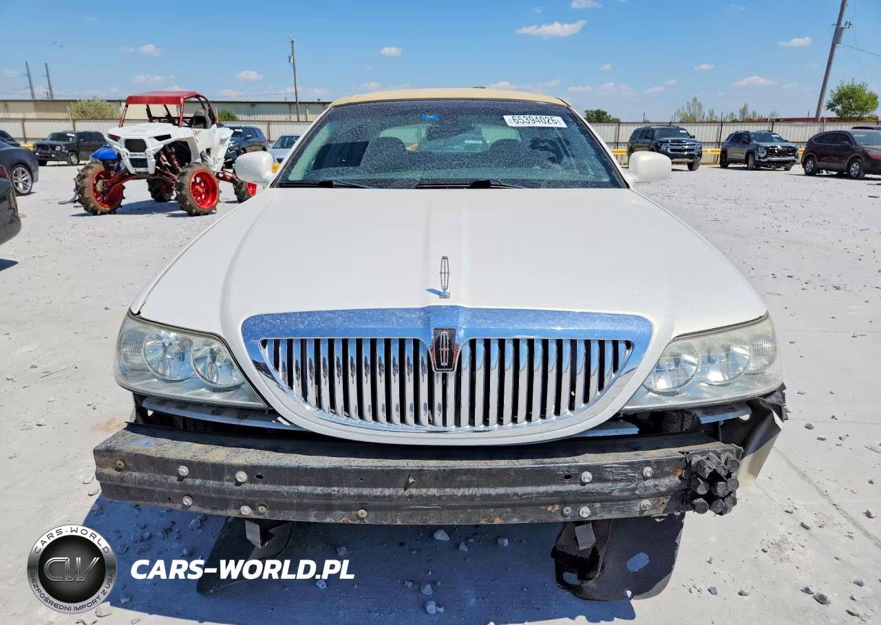 2003 Lincoln Town Car Signature VIN:1LNHM82W23Y641806 - 5