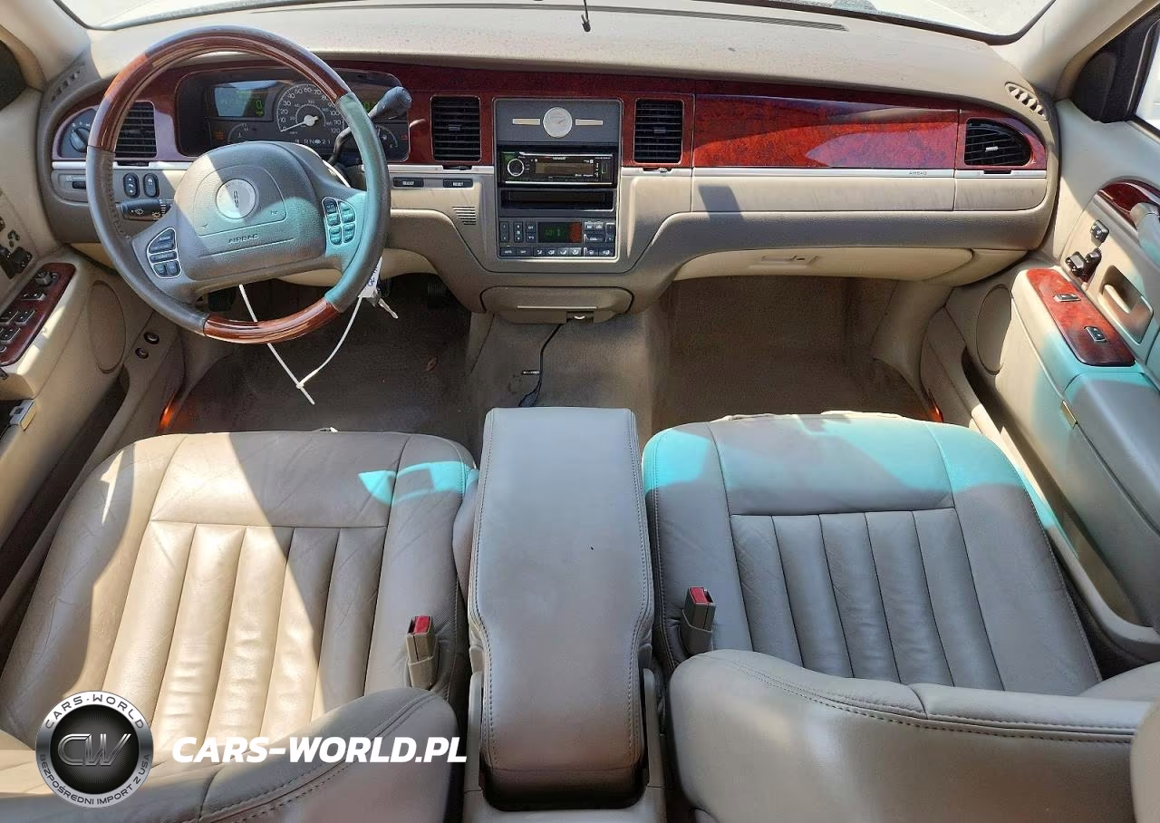 2003 Lincoln Town Car Signature VIN:1LNHM82W23Y641806 - 8