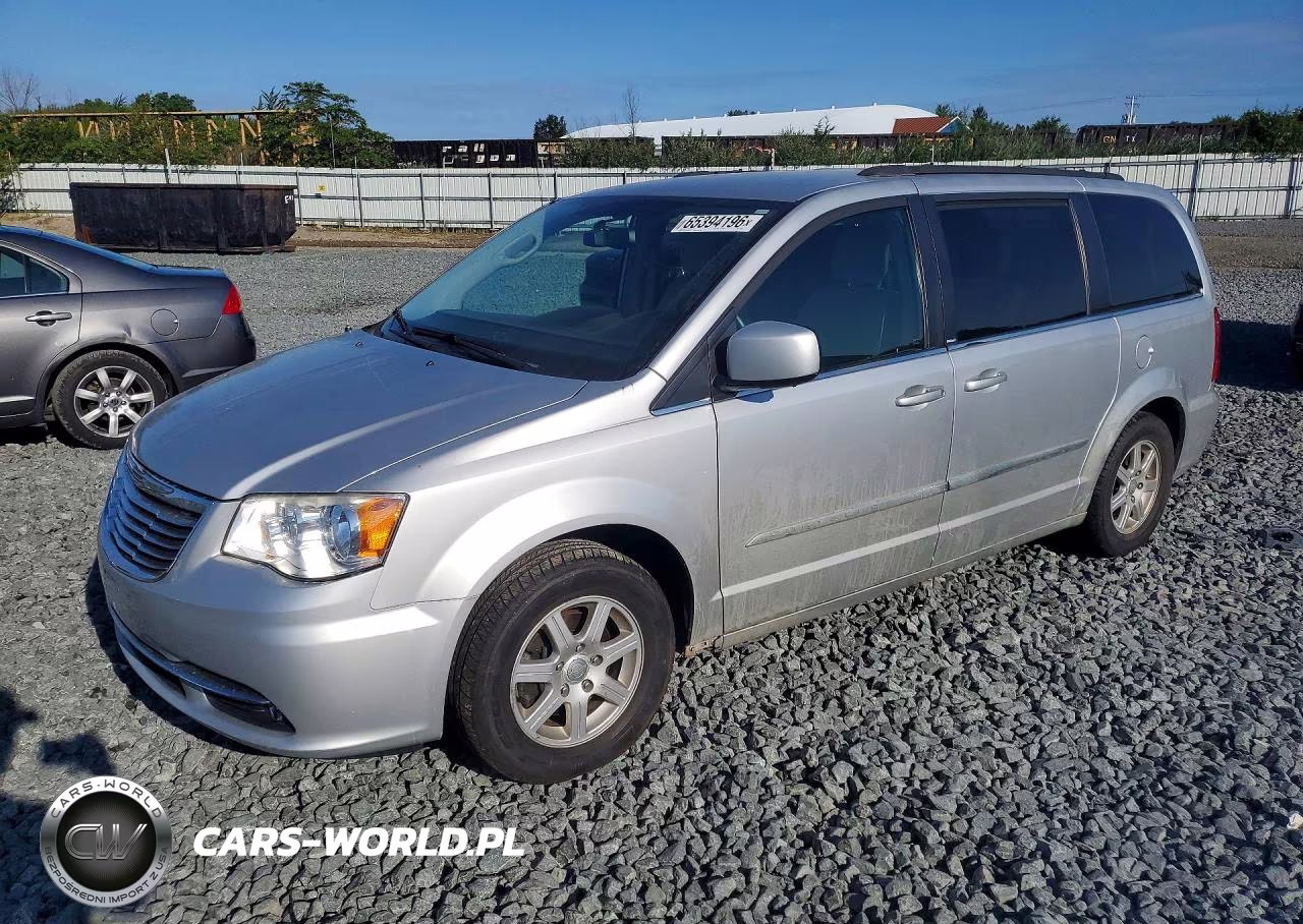 2011 Chrysler Town & Country Touring – zdjęcie 1 z 13