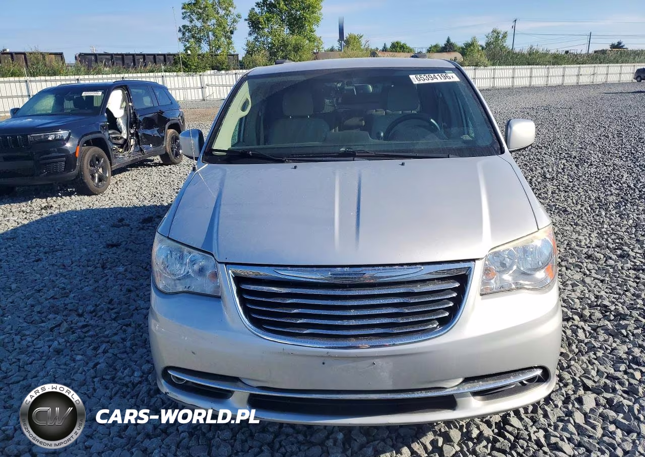 2011 Chrysler Town & Country Touring VIN:2A4RR5DGXBR665086 - 5
