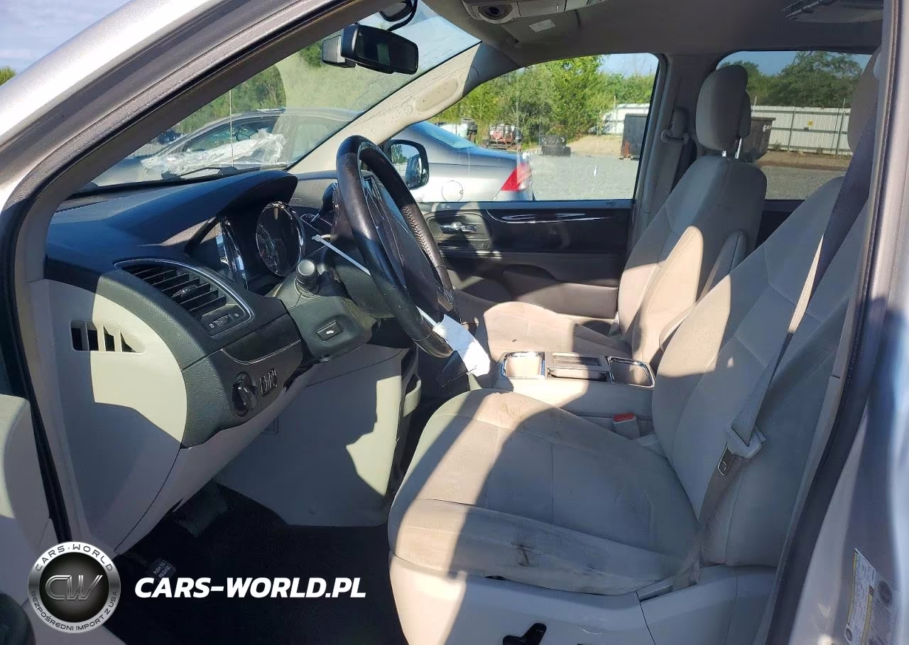 2011 Chrysler Town & Country Touring VIN:2A4RR5DGXBR665086 - 7