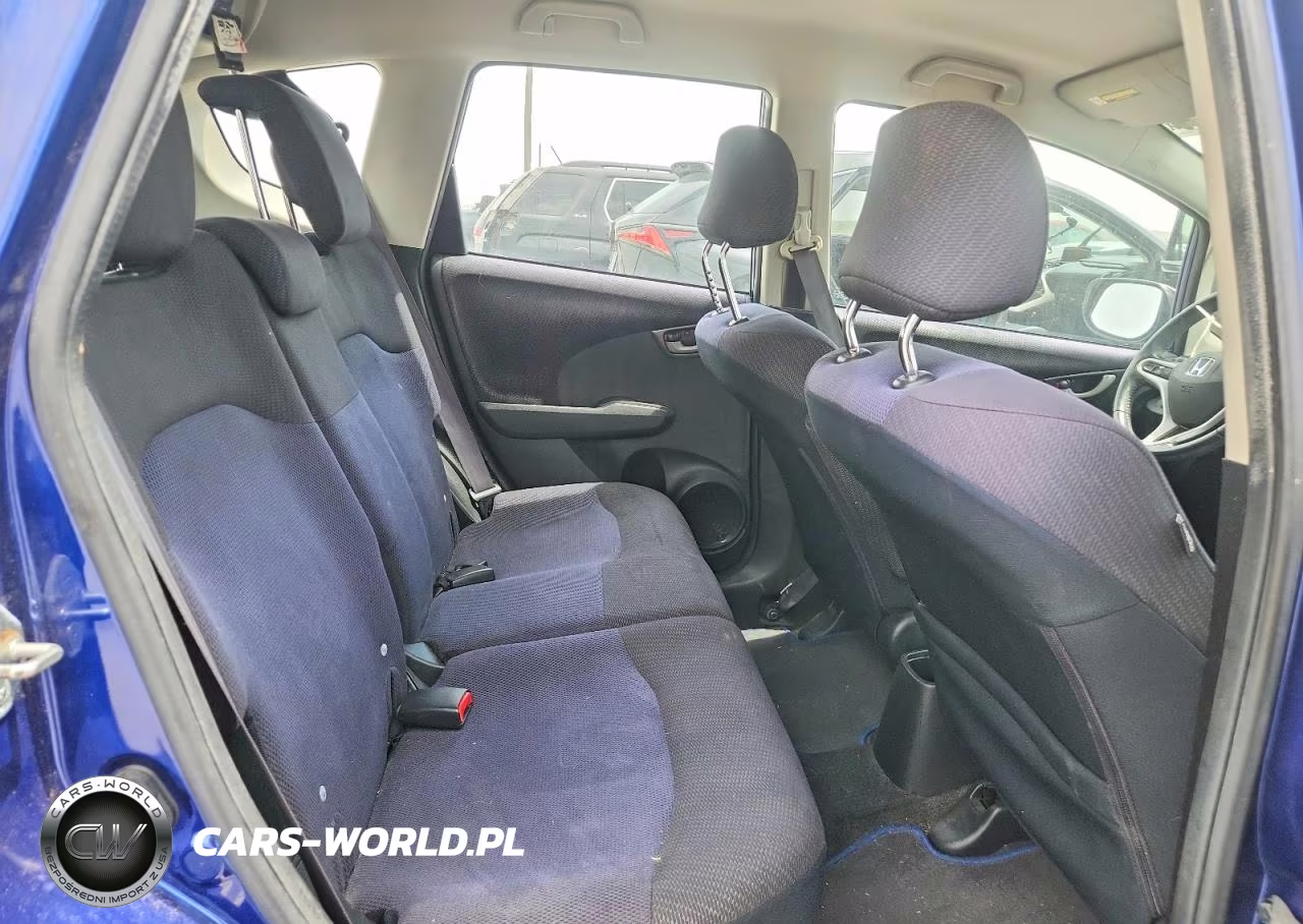2013 Honda Fit Sport VIN:JHMGE8H56DC048765 - 10