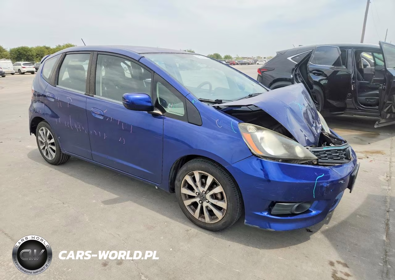 2013 Honda Fit Sport VIN:JHMGE8H56DC048765 - 4