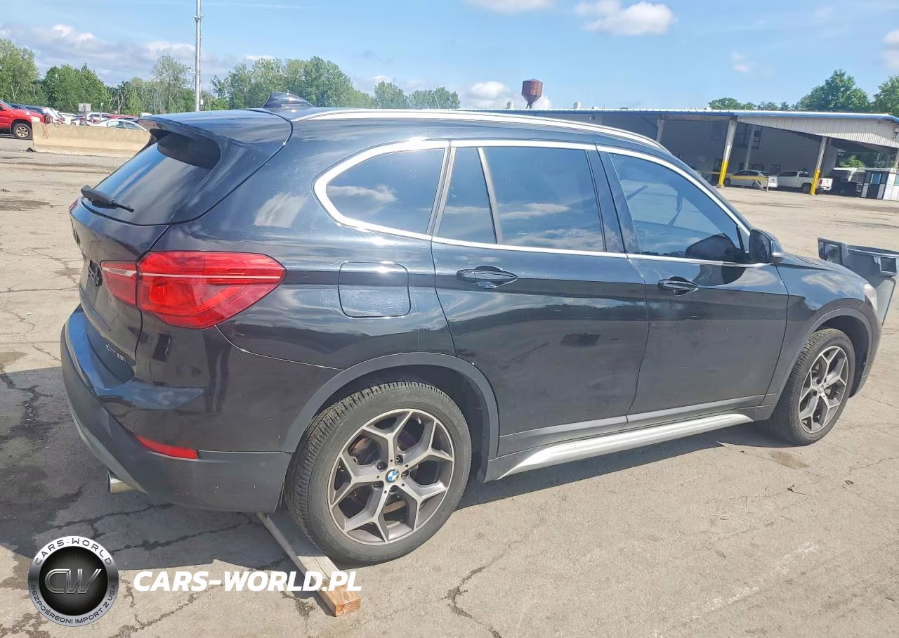2018 BMW X1 xDrive28I VIN:WBXHT3C34J5L32323 - 3