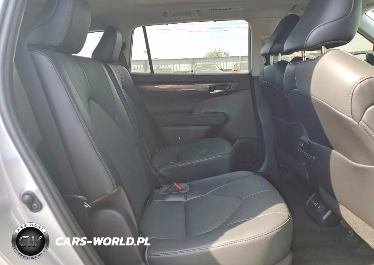 2022 Toyota Highlander Platinum VIN:5TDFZRBH1NS170492 - 11