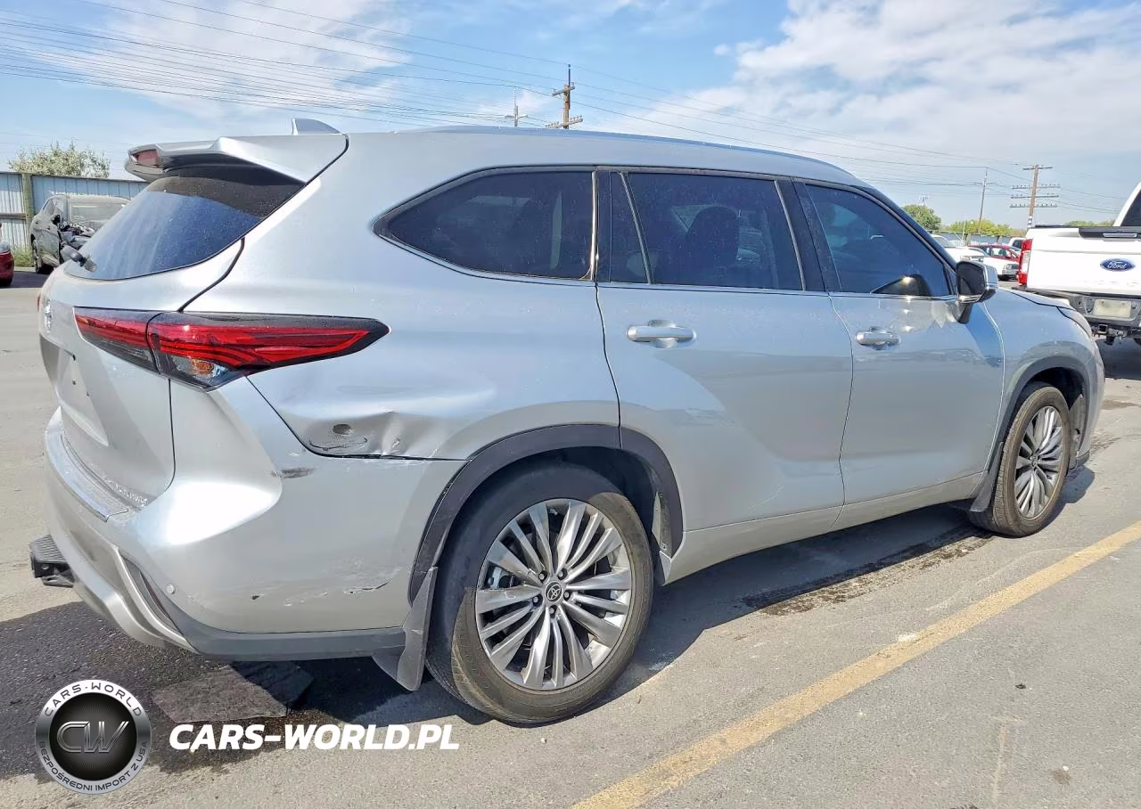 2022 Toyota Highlander Platinum VIN:5TDFZRBH1NS170492 - 3