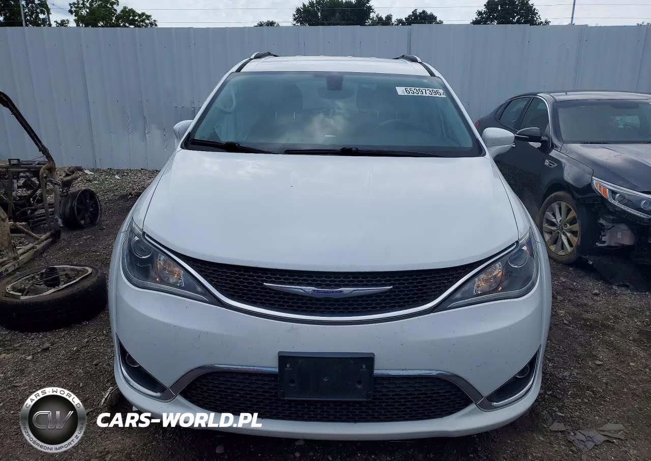 2019 Chrysler Pacifica Touring L VIN:2C4RC1BG8KR525380 - 5