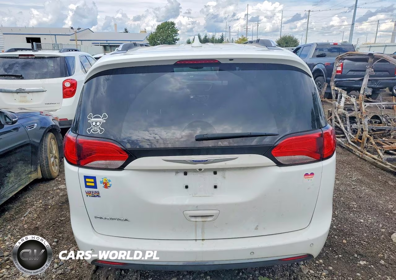 2019 Chrysler Pacifica Touring L VIN:2C4RC1BG8KR525380 - 6