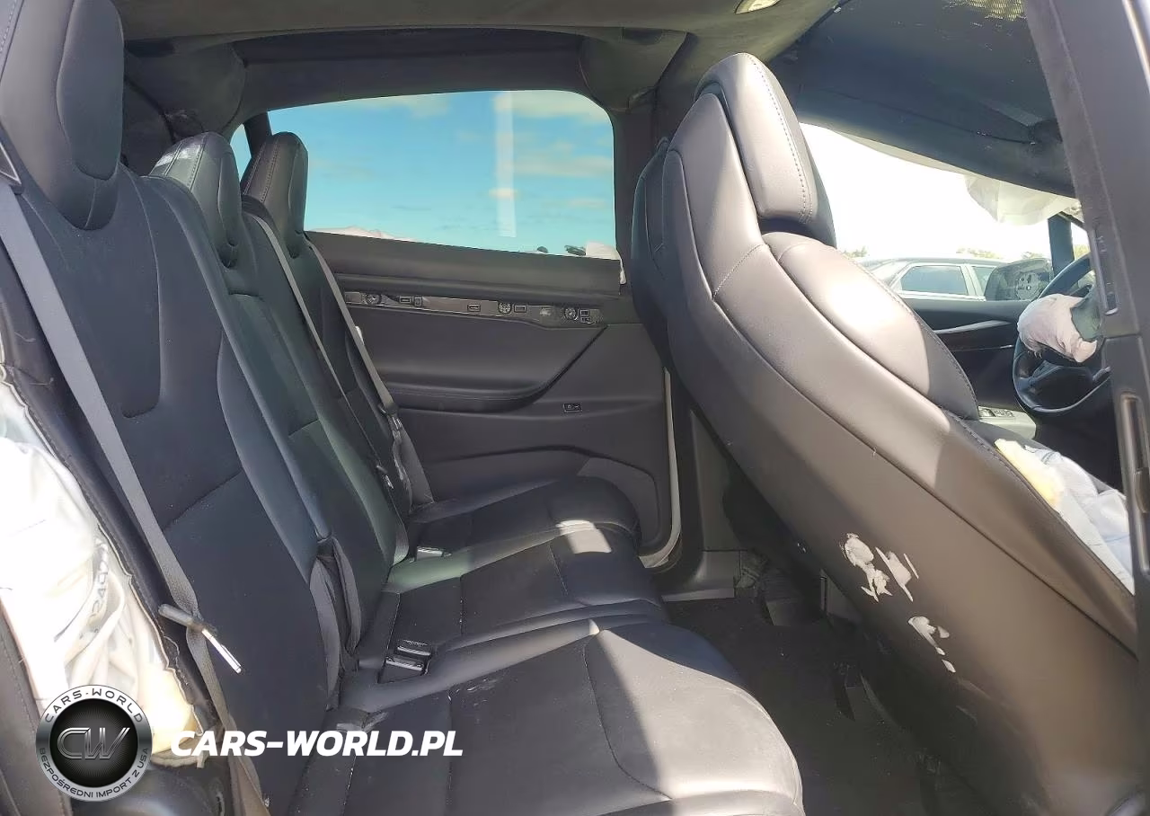 2018 Tesla Model X VIN:5YJXCAE25JF120031 - 11
