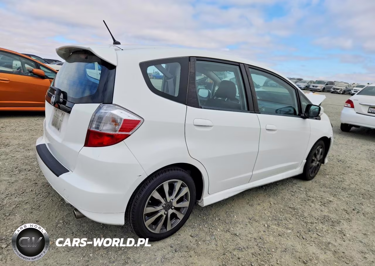2012 Honda Fit Sport VIN:JHMGE8H54CC040095 - 3