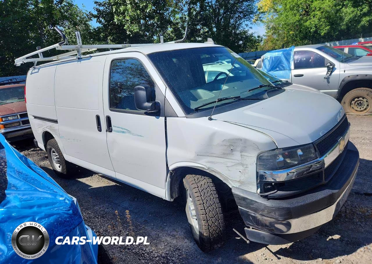 2017 Chevrolet Express G3500 VIN:1GCZGGFG7H1349453 - 4