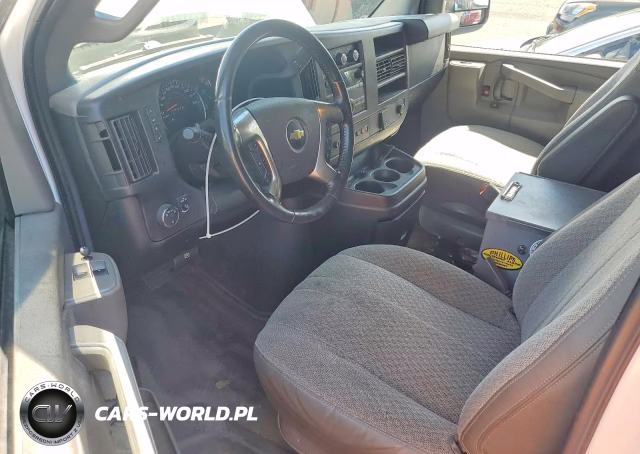 2017 Chevrolet Express G3500 VIN:1GCZGGFG7H1349453 - 8