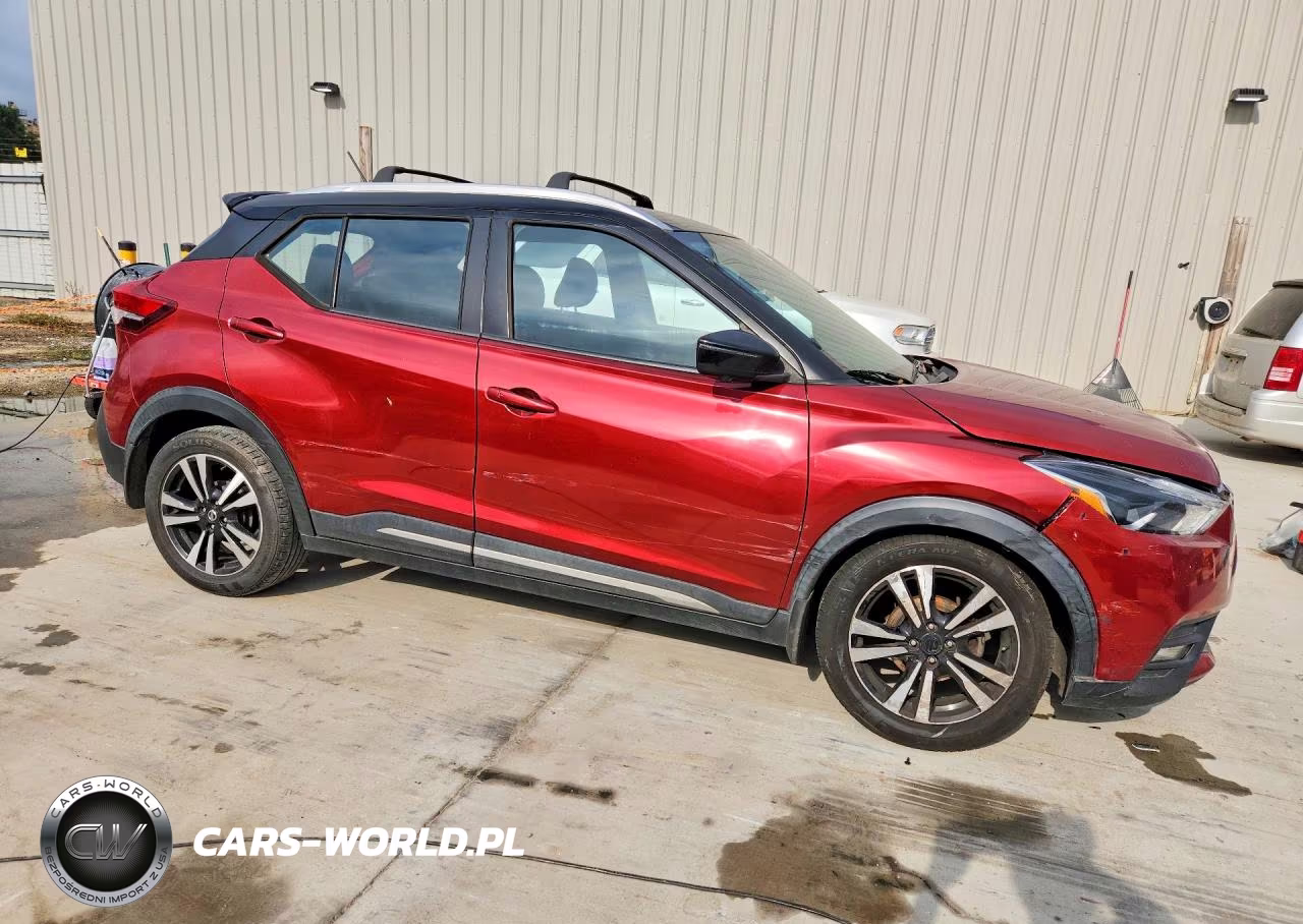 2018 Nissan Kicks Sr VIN:3N1CP5CUXJL510268 - 4