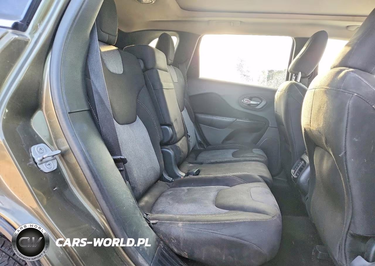 2014 Jeep Cherokee Latitude VIN:1C4PJLCB7EW202767 - 11