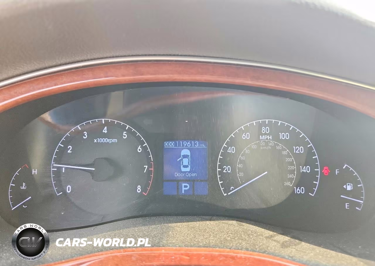 2013 Hyundai Genesis 3.8L VIN:KMHGC4DD0DU234160 - 9