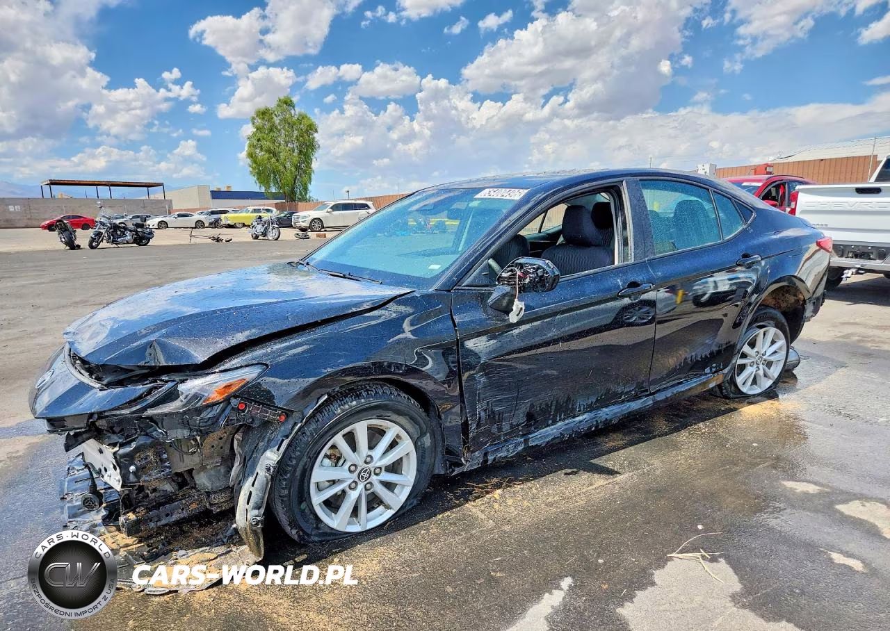 2025 Toyota Camry Le – zdjęcie 1 z 13
