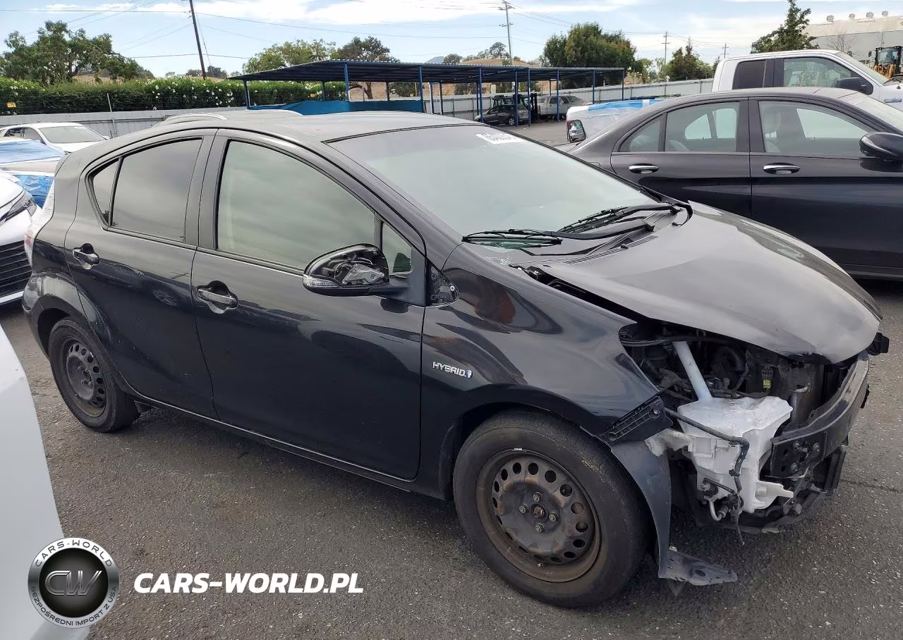 2013 Toyota Prius C Three VIN:JTDKDTB31D1534503 - 4