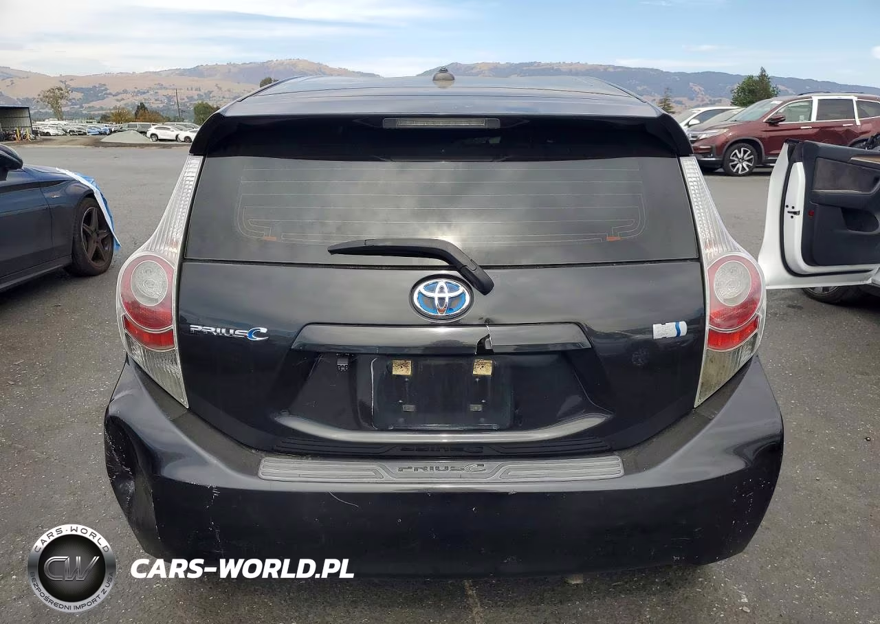 2013 Toyota Prius C Three VIN:JTDKDTB31D1534503 - 6
