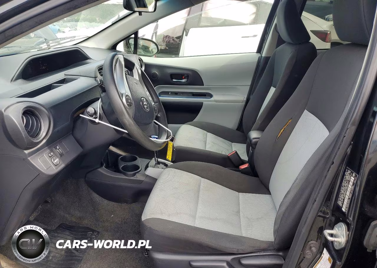 2013 Toyota Prius C Three VIN:JTDKDTB31D1534503 - 7