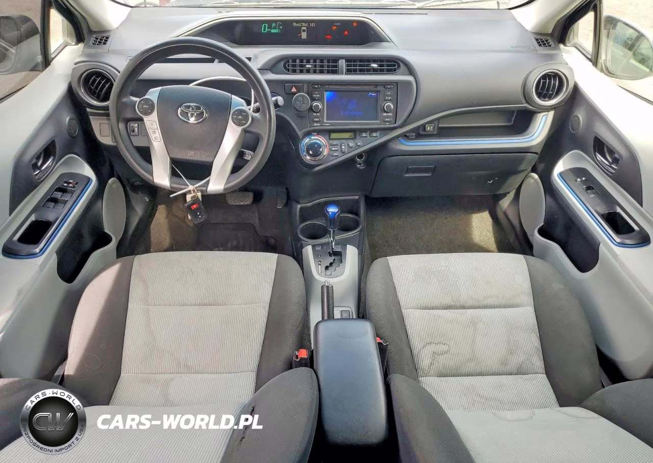 2013 Toyota Prius C Three VIN:JTDKDTB31D1534503 - 8