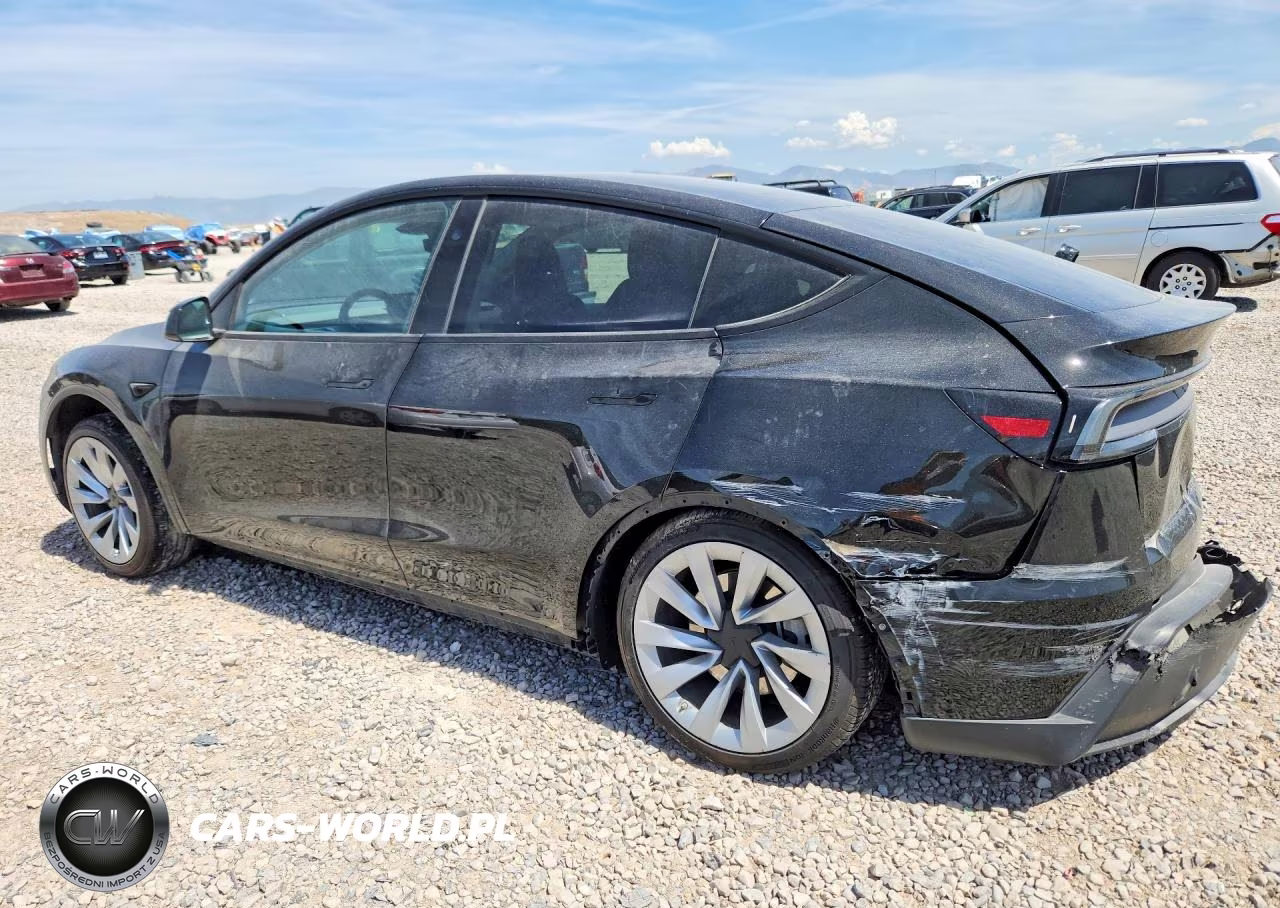 2026 Tesla Model Y VIN:7SAYGDEE5TF370458 - 2