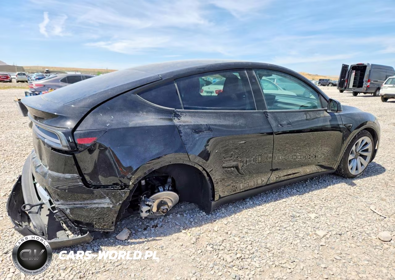 2026 Tesla Model Y VIN:7SAYGDEE5TF370458 - 3