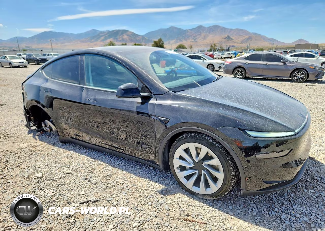2026 Tesla Model Y VIN:7SAYGDEE5TF370458 - 4