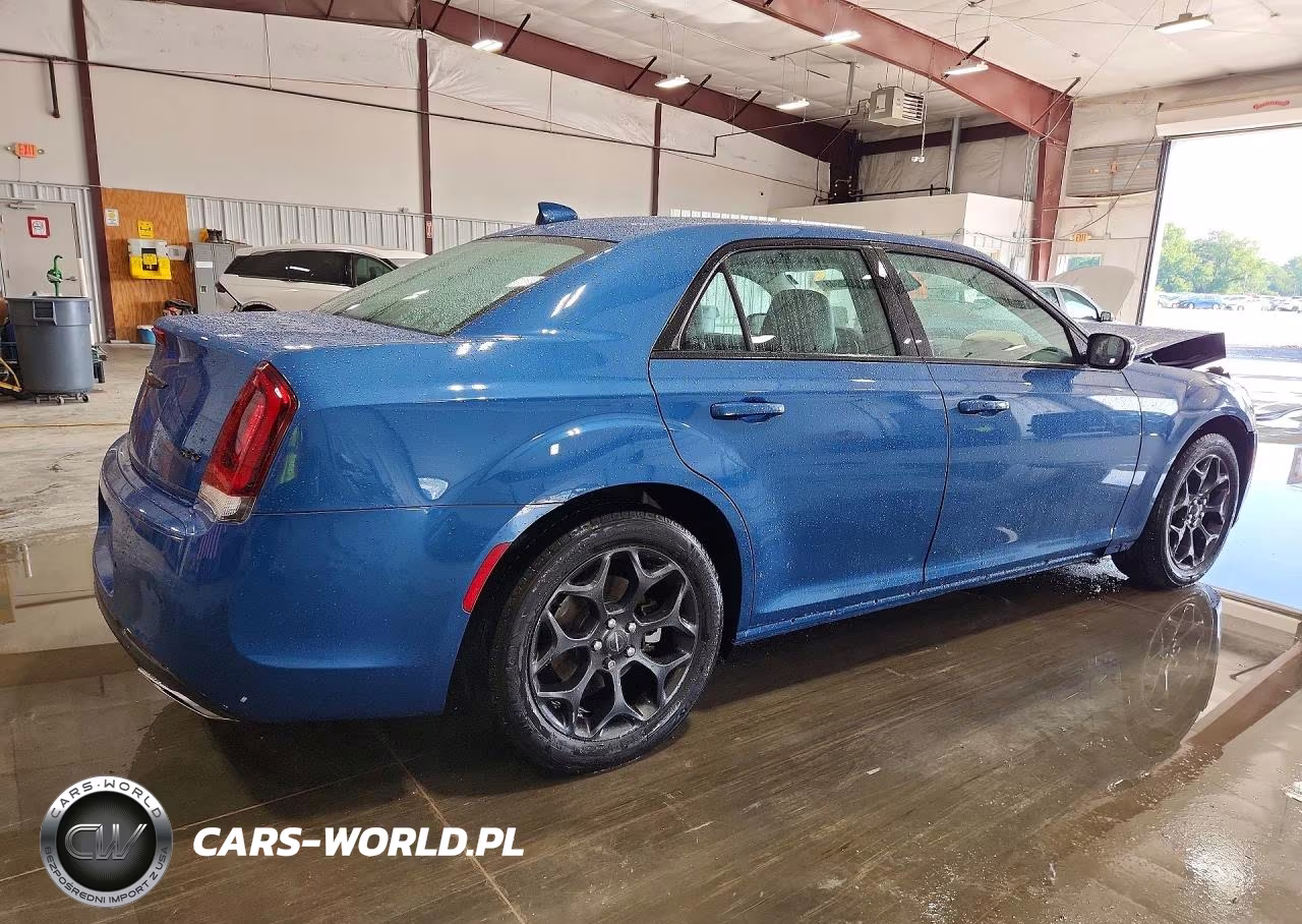 2022 Chrysler 300 Touring L VIN:2C3CCASG7NH236933 - 3