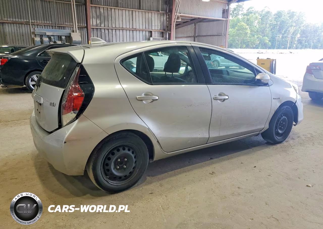 2016 Toyota Prius C Two VIN:JTDKDTB35G1135467 - 3