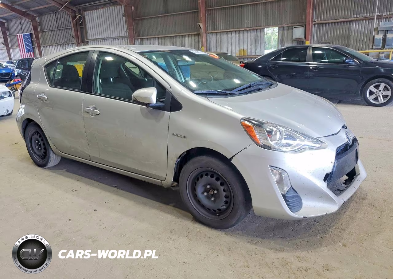 2016 Toyota Prius C Two VIN:JTDKDTB35G1135467 - 4