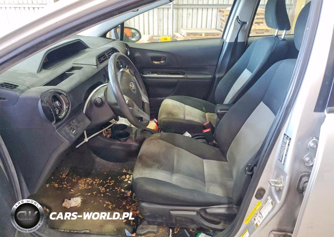 2016 Toyota Prius C Two VIN:JTDKDTB35G1135467 - 7
