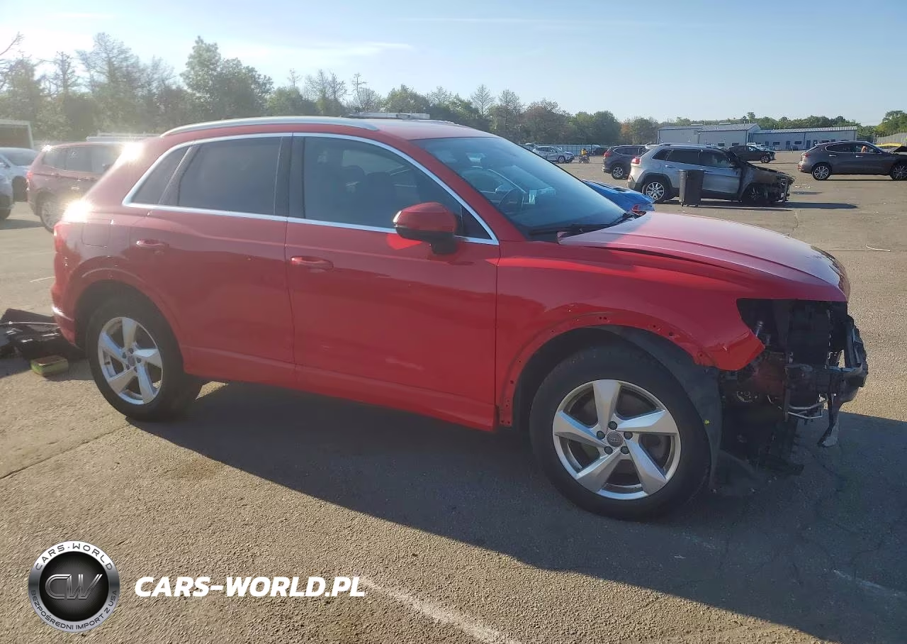 2020 Audi Q3 Premium VIN:WA1AECF39L1021995 - 4