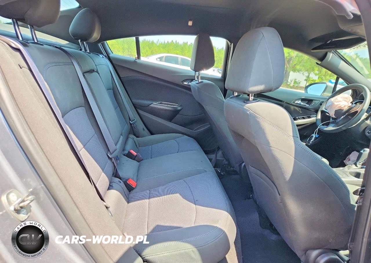 2018 Chevrolet Cruze Lt VIN:1G1BE5SM6J7143561 - 10
