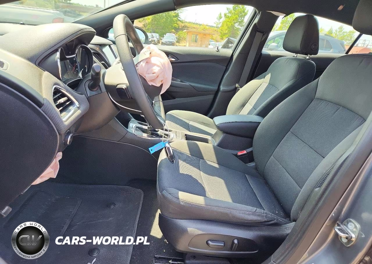 2018 Chevrolet Cruze Lt VIN:1G1BE5SM6J7143561 - 7