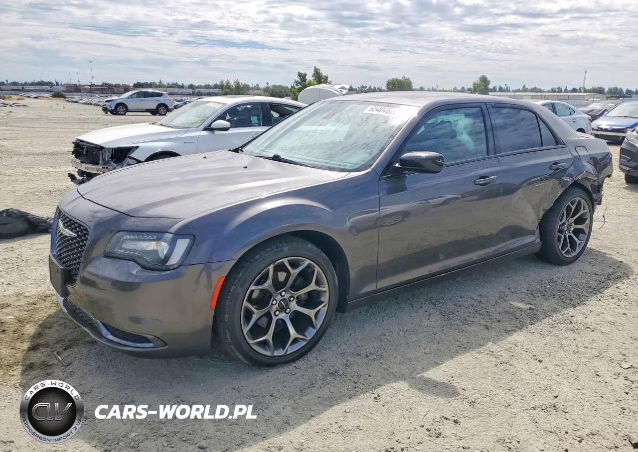 2018 Chrysler 300 Touring – zdjęcie 1 z 12