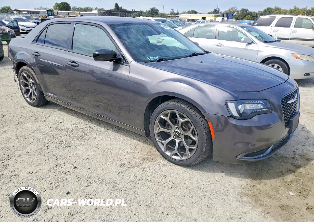 2018 Chrysler 300 Touring VIN:2C3CCAAG3JH249495 - 4
