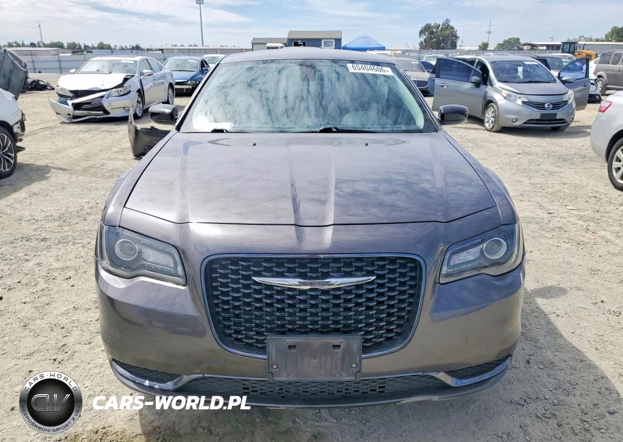 2018 Chrysler 300 Touring VIN:2C3CCAAG3JH249495 - 5