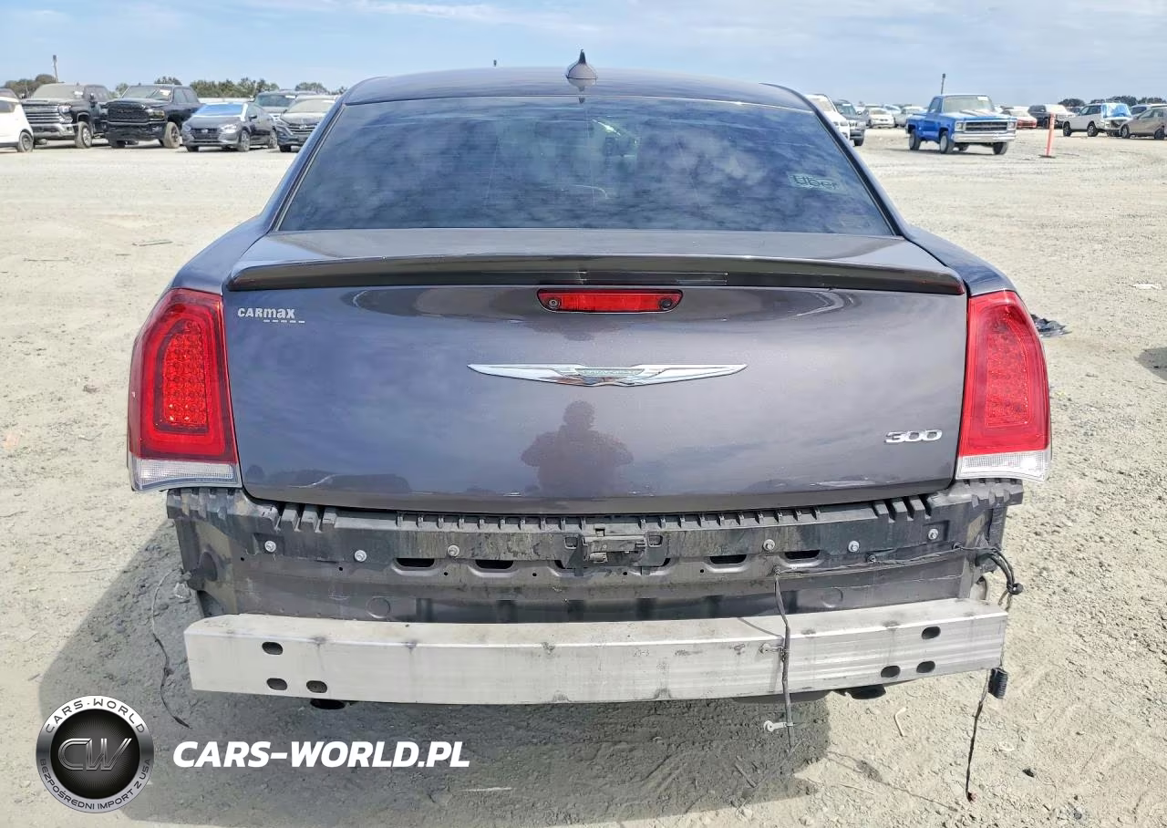 2018 Chrysler 300 Touring VIN:2C3CCAAG3JH249495 - 6