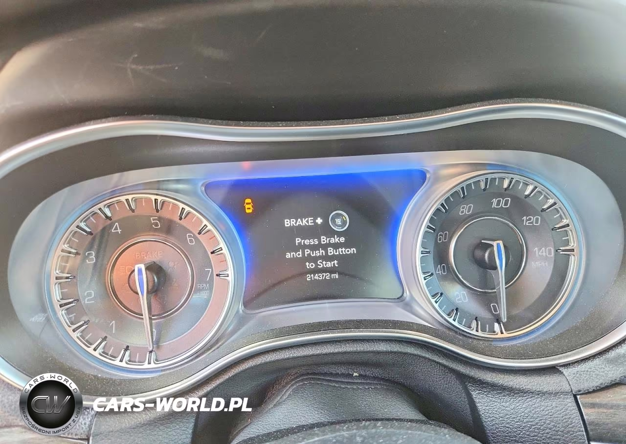 2018 Chrysler 300 Touring VIN:2C3CCAAG3JH249495 - 9