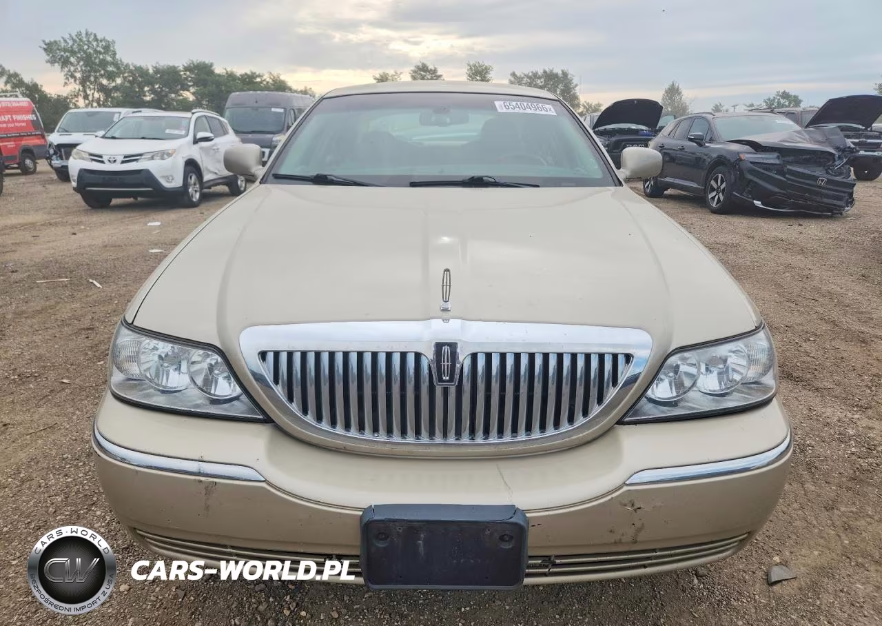 2010 Lincoln Town Car Signature Limited VIN:2LNBL8CV6AX752340 - 5