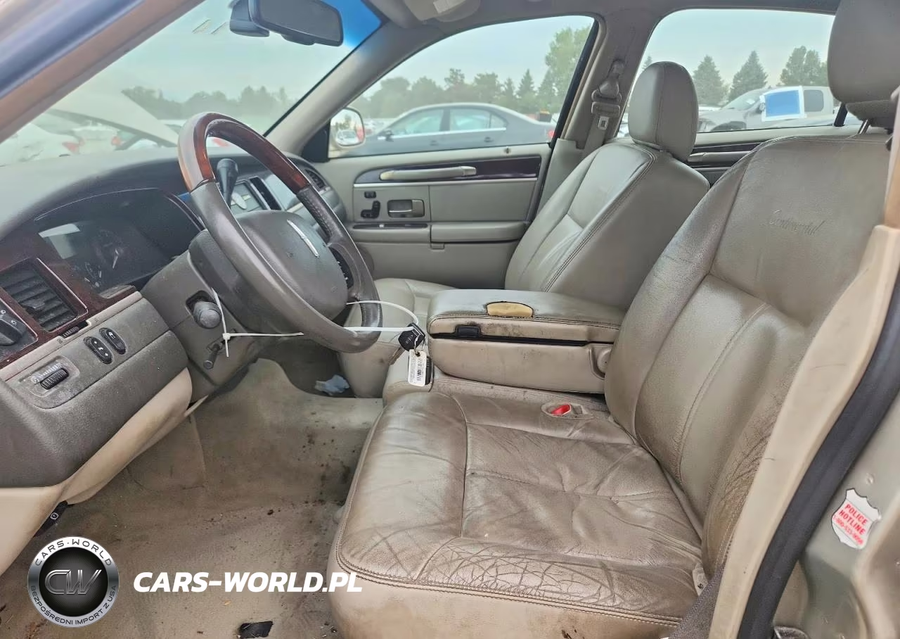 2010 Lincoln Town Car Signature Limited VIN:2LNBL8CV6AX752340 - 7