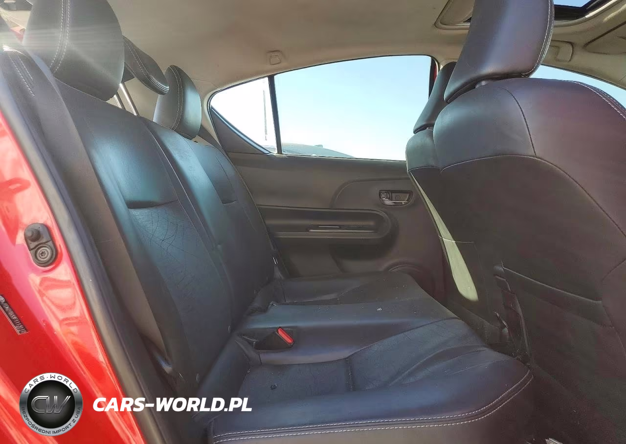 2015 Toyota Prius C Four VIN:JTDKDTB33F1113112 - 10