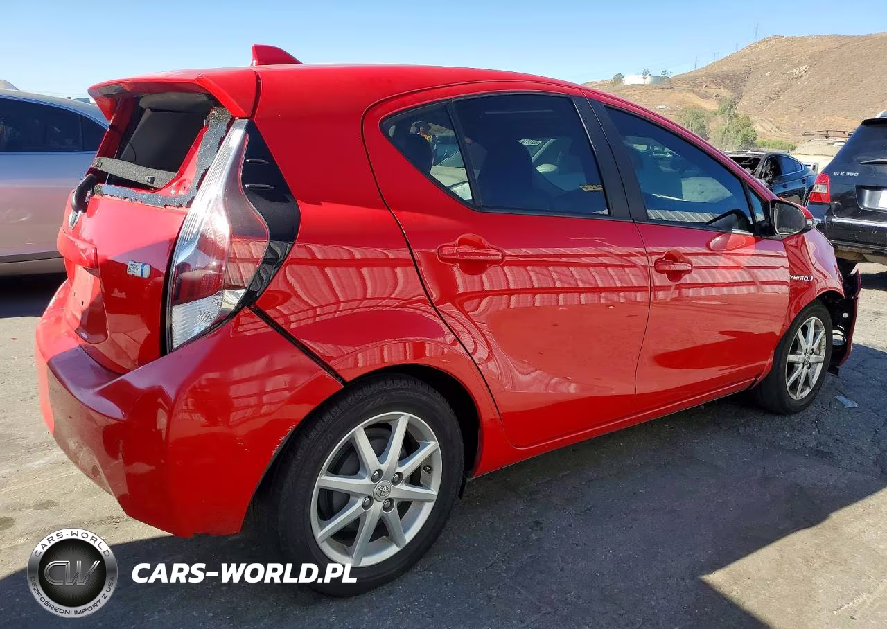 2015 Toyota Prius C Four VIN:JTDKDTB33F1113112 - 3